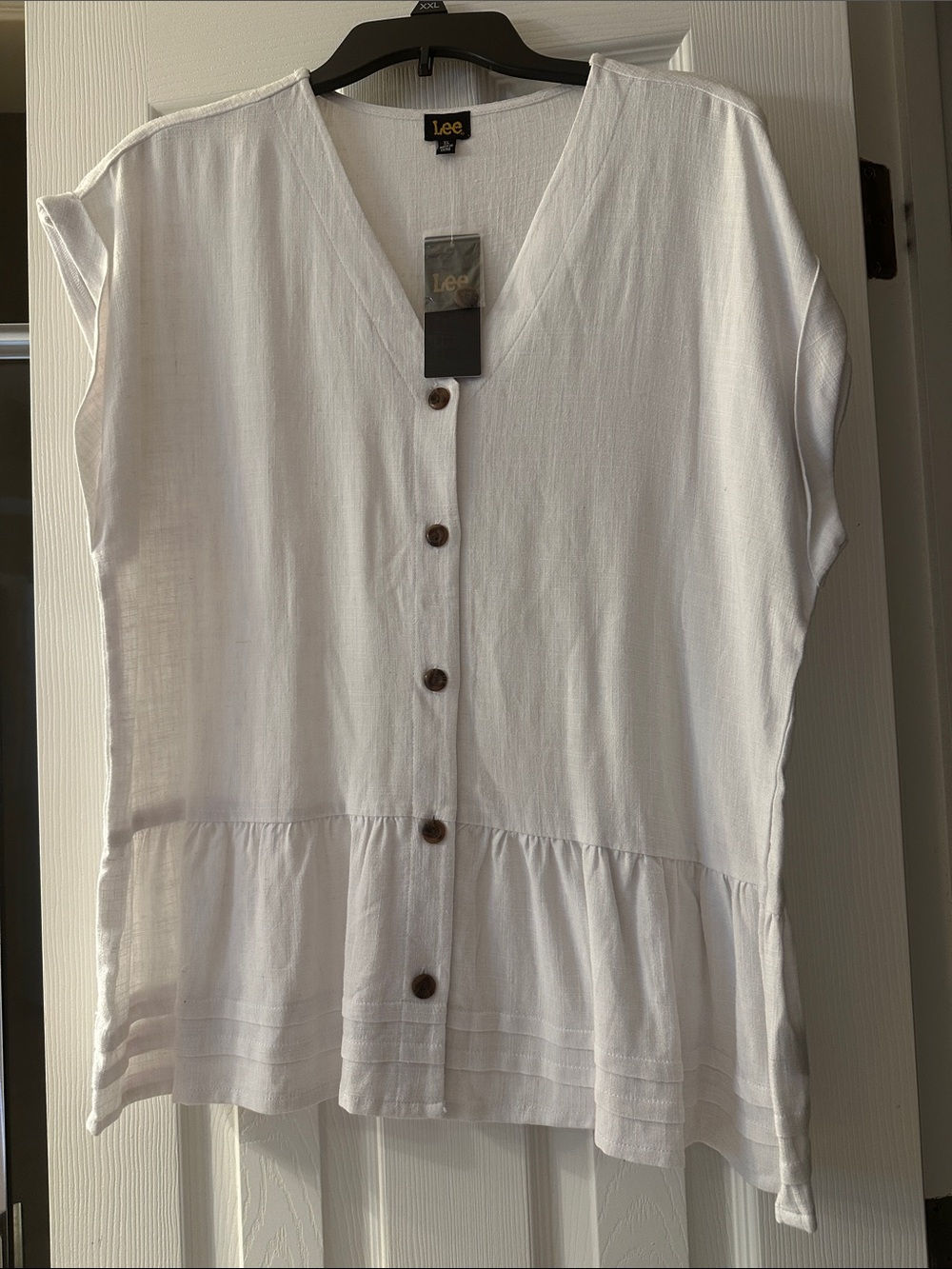 Lee White Button-Front V-Neck Peplum Blouse